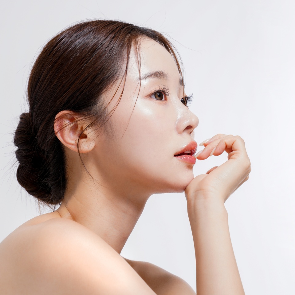 Beauty portraits of beautiful young Asian woman