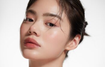 Radiant Woman with Natural Makeup and Dewy Skin, Highlighting Fresh and Minimalist Beauty, Perfect for Skincare and Beauty Concepts.